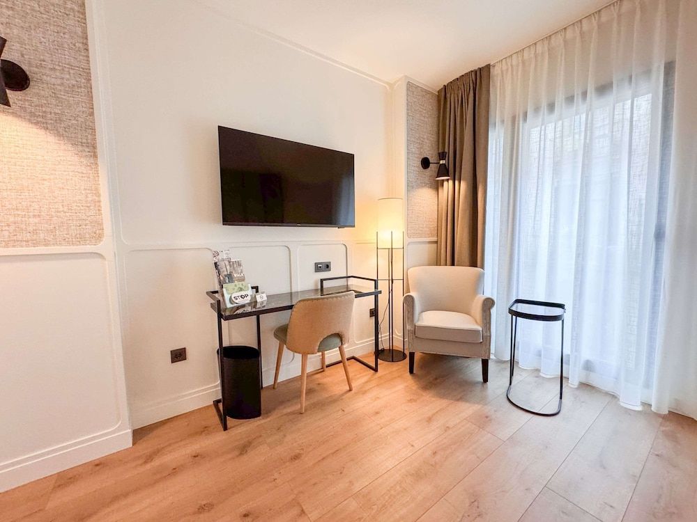 Hotel Barcelona Catedral Executive Double Room 9