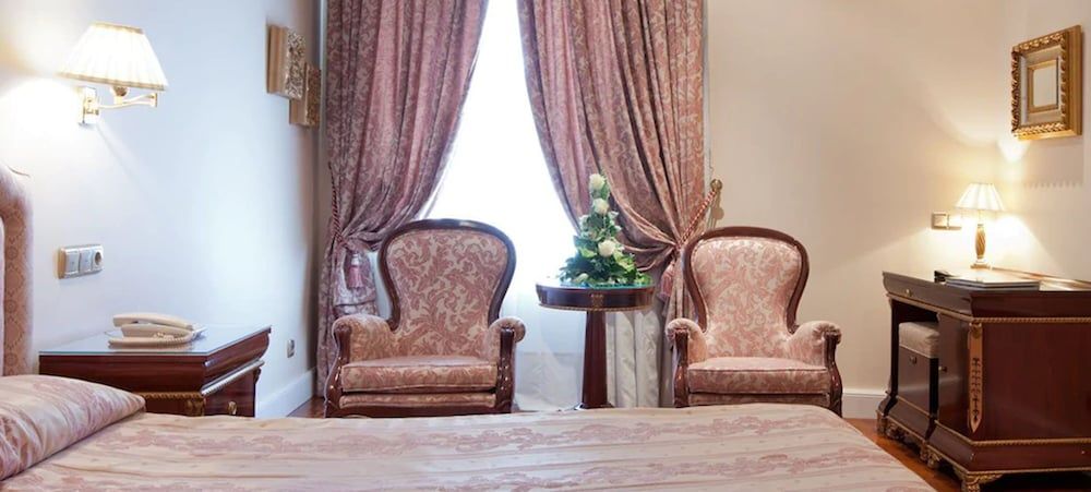 Alameda Palace Double Room Single Use 3