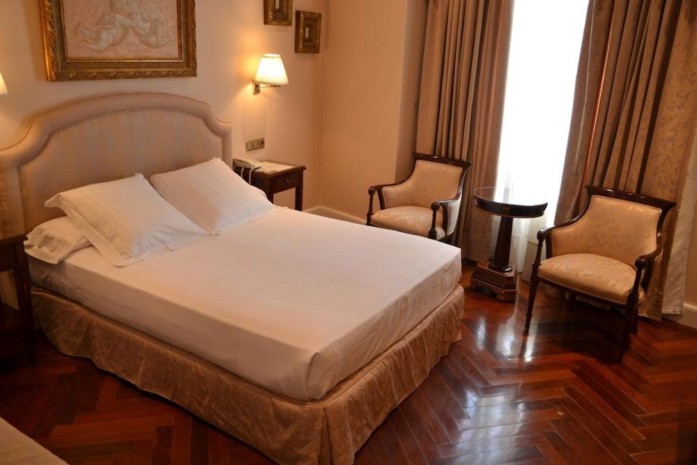 Alameda Palace Double Room 3