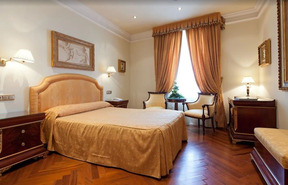 Alameda Palace Double Room Single Use 2
