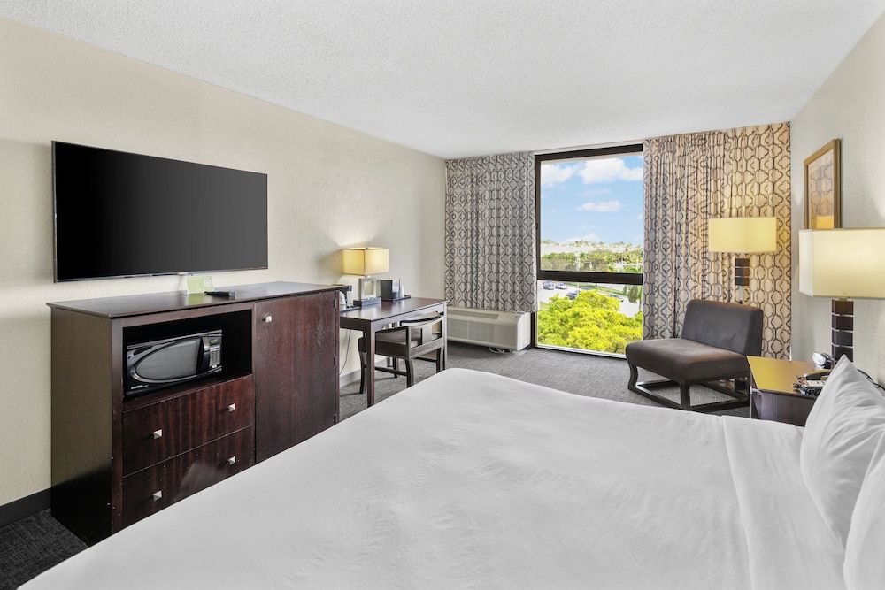 88 Palms Hotel & Event Center Deluxe Room, 1 King Bed, Accessible, City View 2