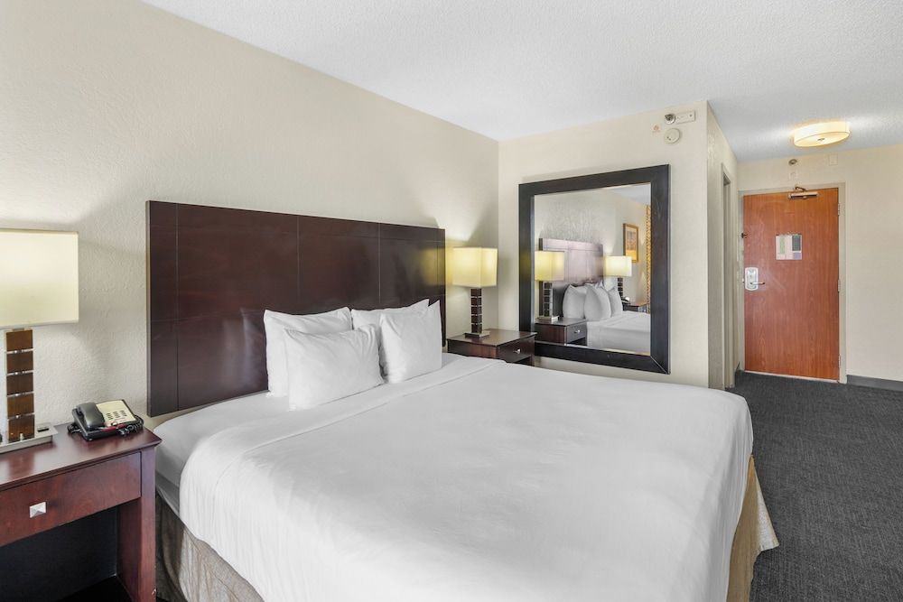 88 Palms Hotel & Event Center Deluxe Room, 1 King Bed, Accessible, City View