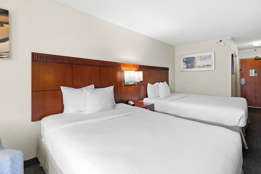 88 Palms Hotel & Event Center Deluxe Room, 2 Queen Beds, Non Smoking, City View 4