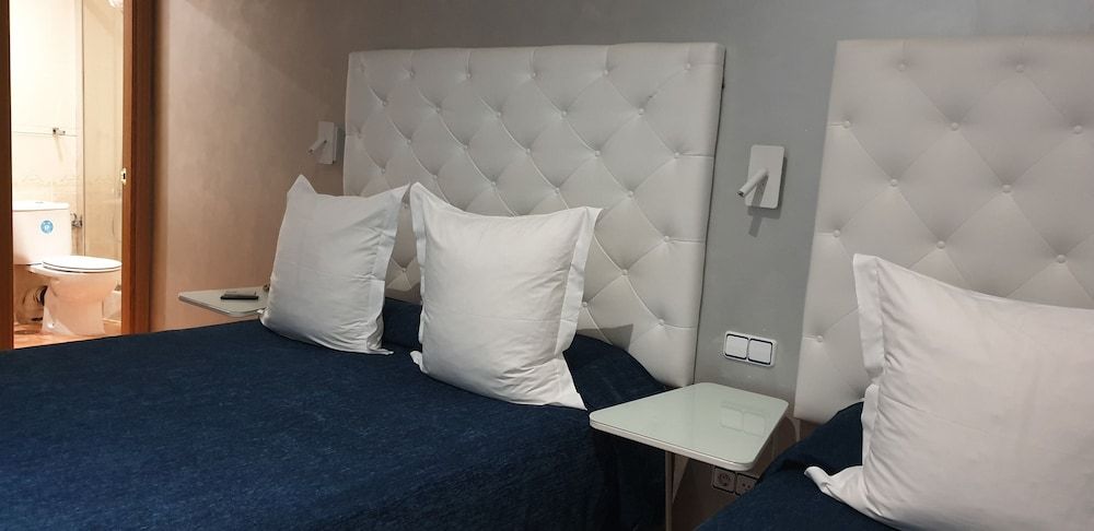 Family Room, Private Bathroom (Interior)