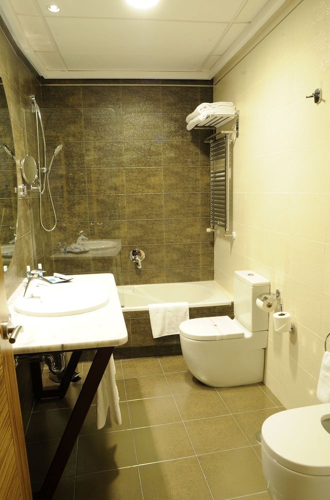 Cumbria Spa & Hotel Double Room Single Use 4