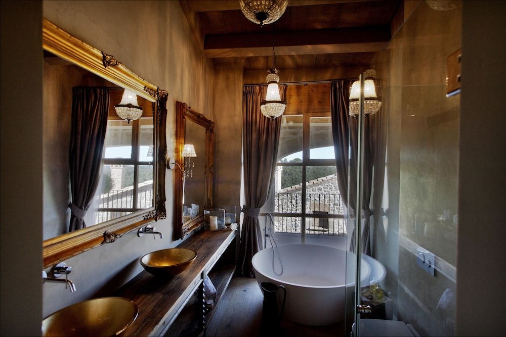 Hotel La Vella Farga Deluxe Room 3