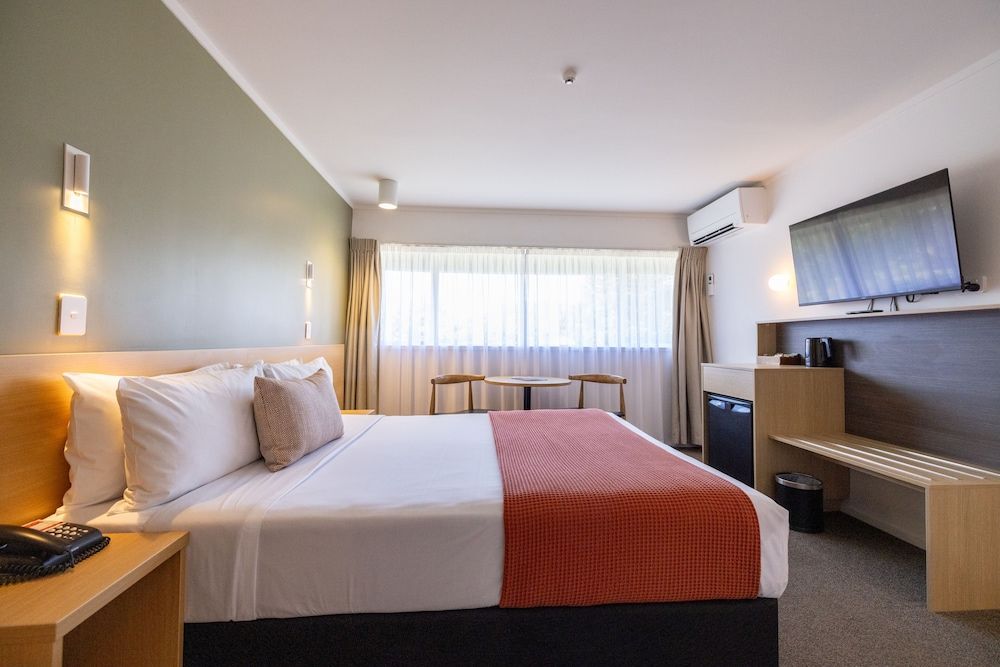 Standard Queen Room