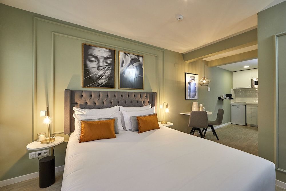 undefined L&H La Latina 10