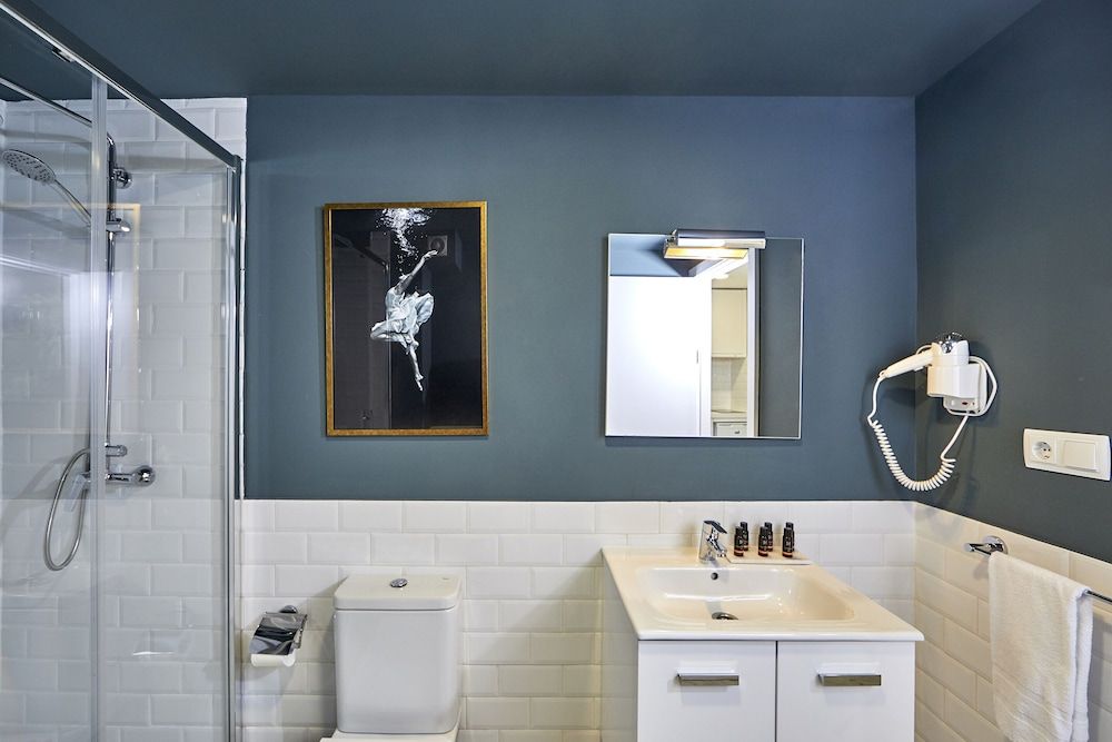 L&H La Latina Superior Double Room (Interior) 4