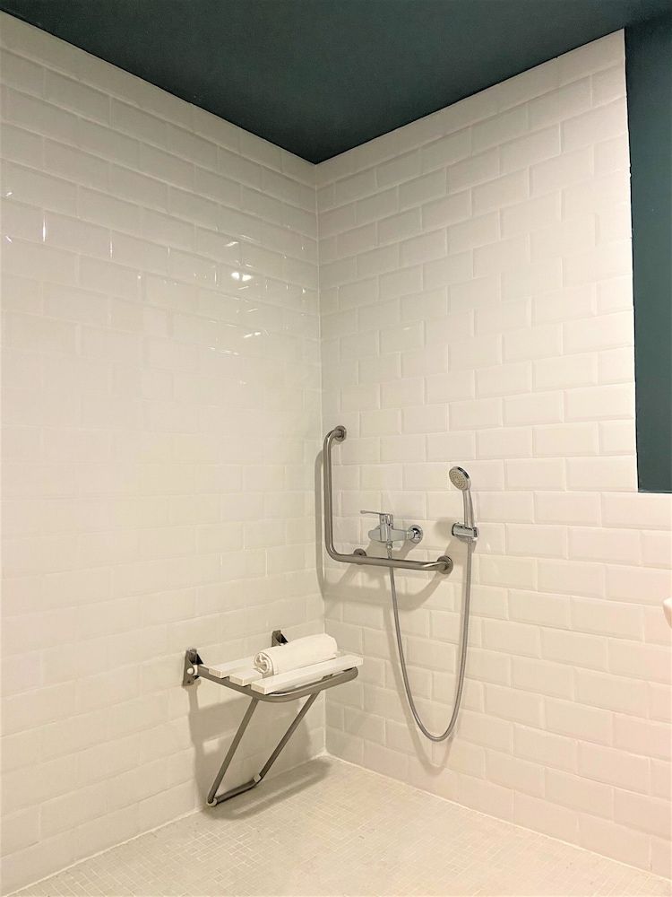 undefined L&H La Latina 9