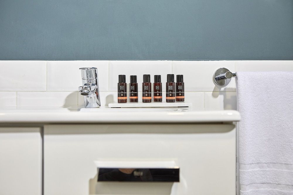 undefined L&H La Latina 6