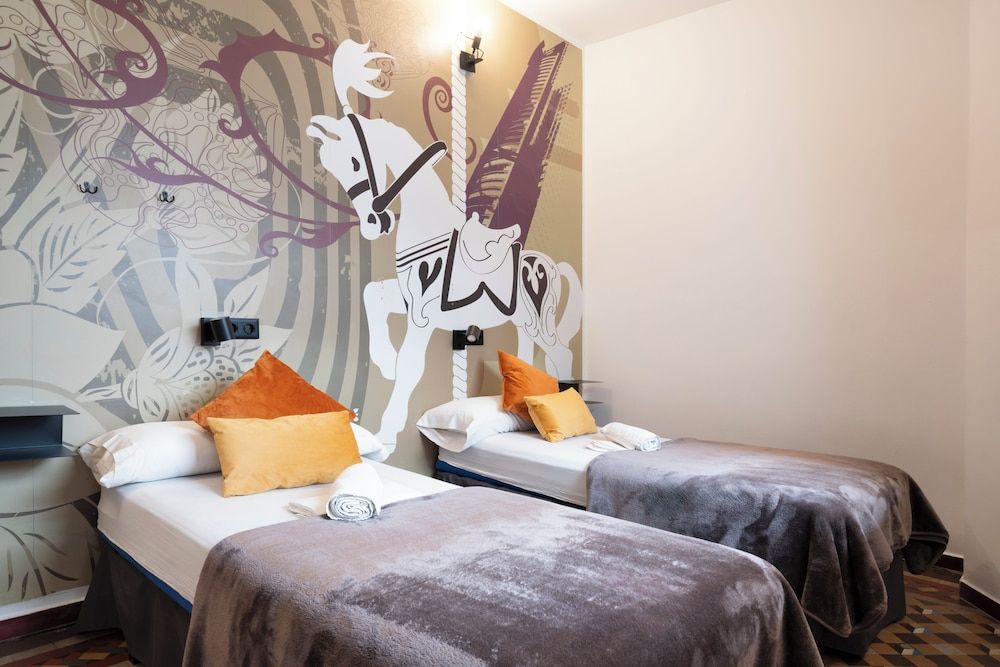 Home Youth Hostel Twin Room, Shared Bathroom 6