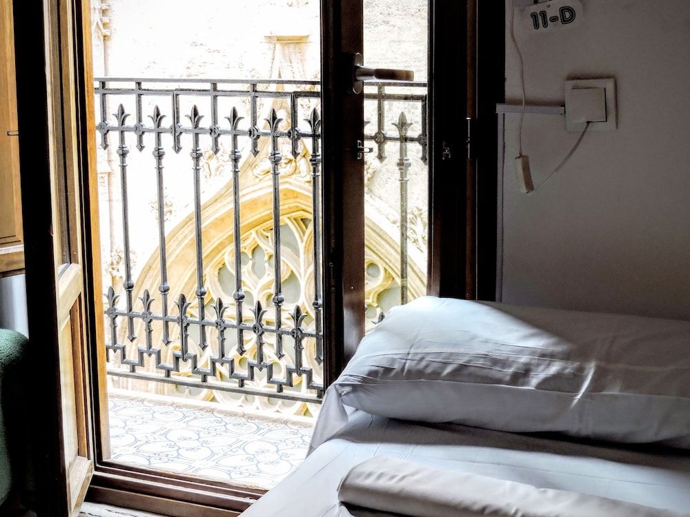 Home Youth Hostel Twin Room, Shared Bathroom 13