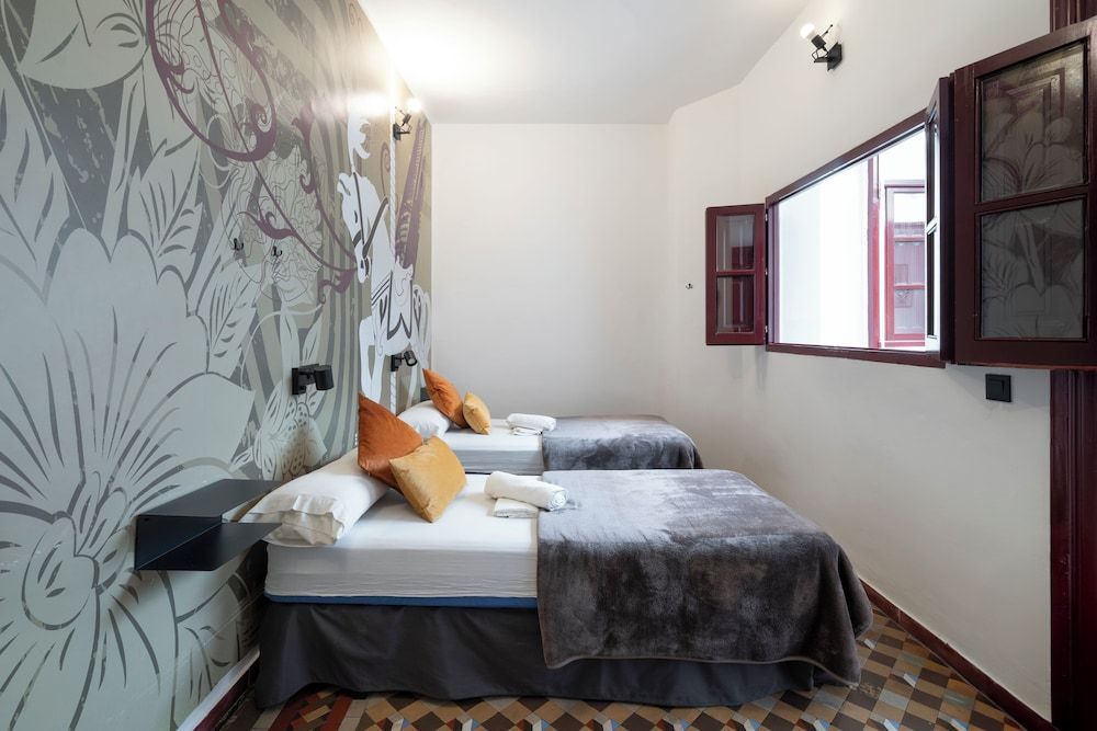 Home Youth Hostel Twin Room, Shared Bathroom 3