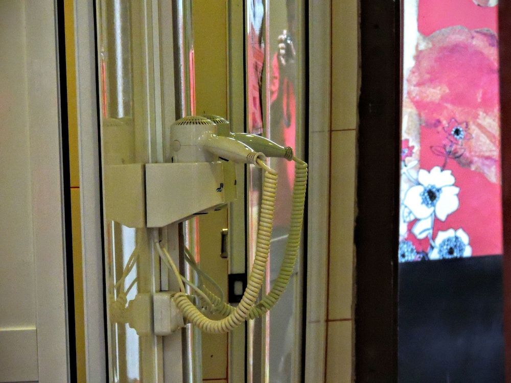 Home Youth Hostel Twin Room, Shared Bathroom 11