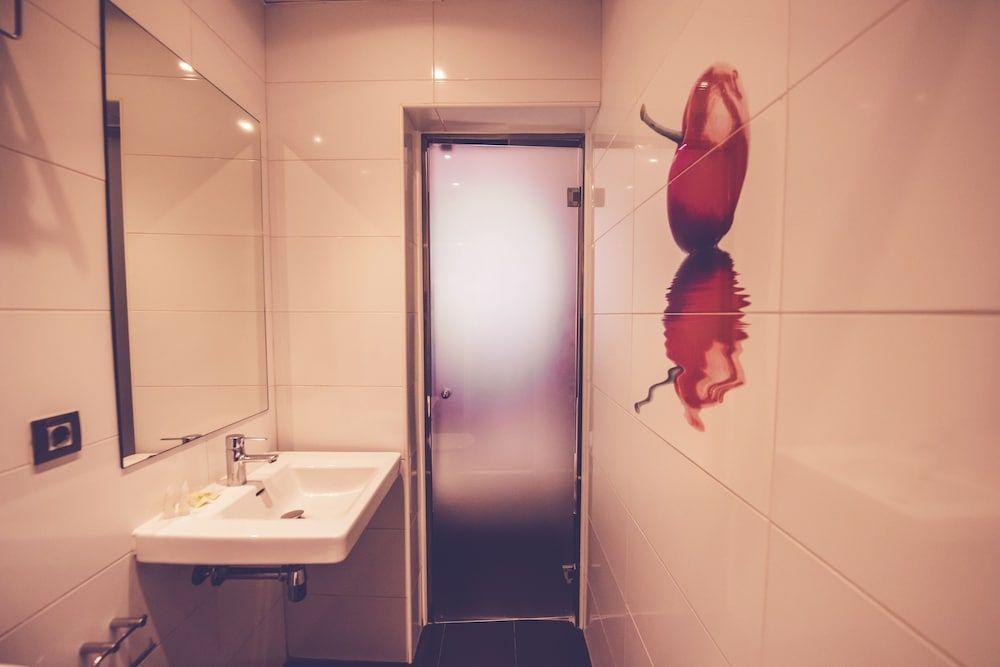 Hostal Prado Basic Twin Room, 2 Twin Beds, Private Bathroom 10