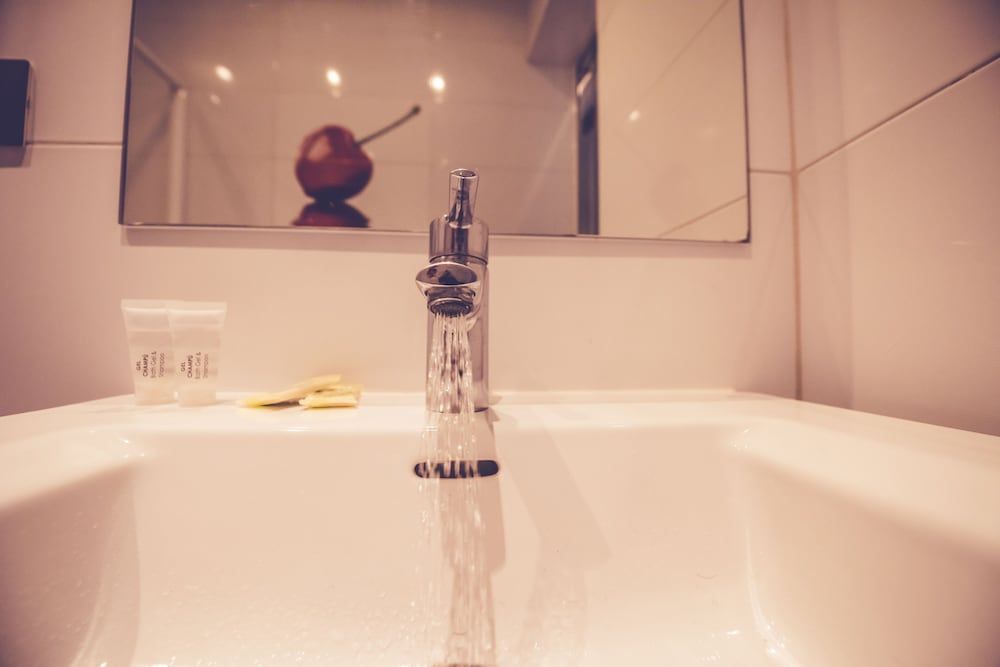 Hostal Prado Basic Twin Room, 2 Twin Beds, Private Bathroom 13