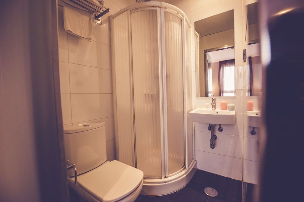 Hostal Prado Basic Twin Room, 2 Twin Beds, Private Bathroom 21