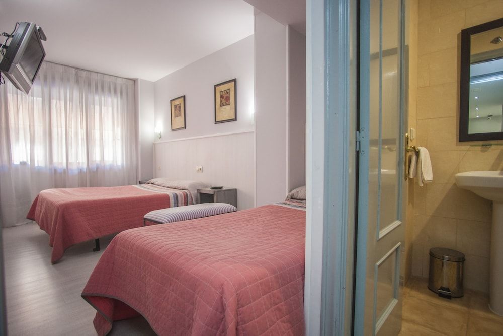 Hostal Santa Barbara Triple Room