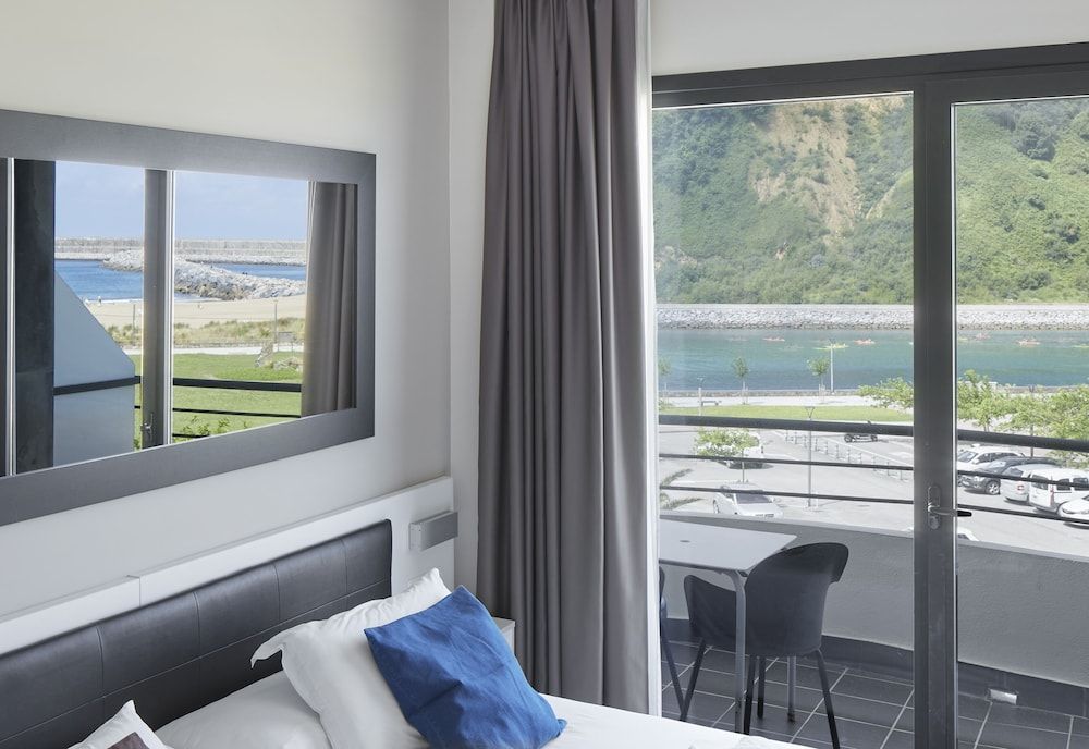 Hotel & Thalasso Villa Antilla Standard Double Room Single Use, Terrace, Partial Ocean View (90 mins of free spa access per day) 7