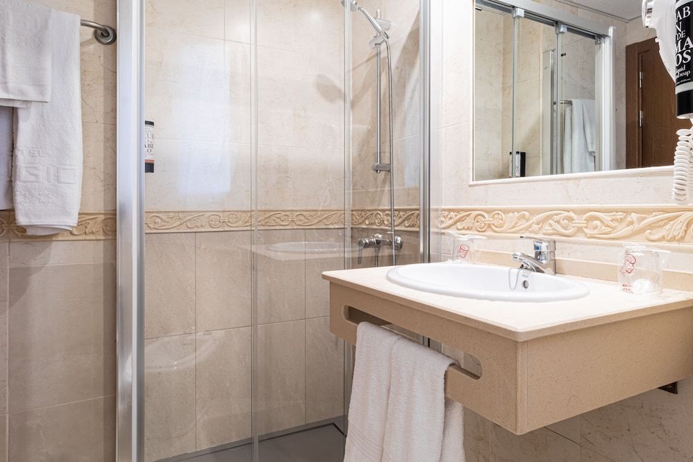 Hotel Regio Cadiz Single Room 6