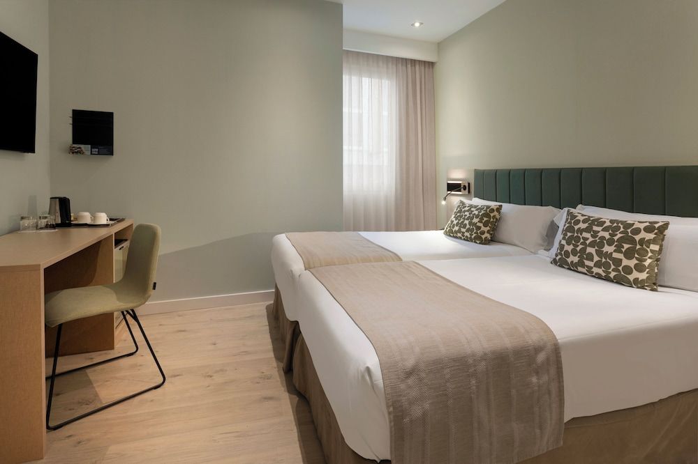 Catalonia Giralda Hotel Double or Twin Room 2