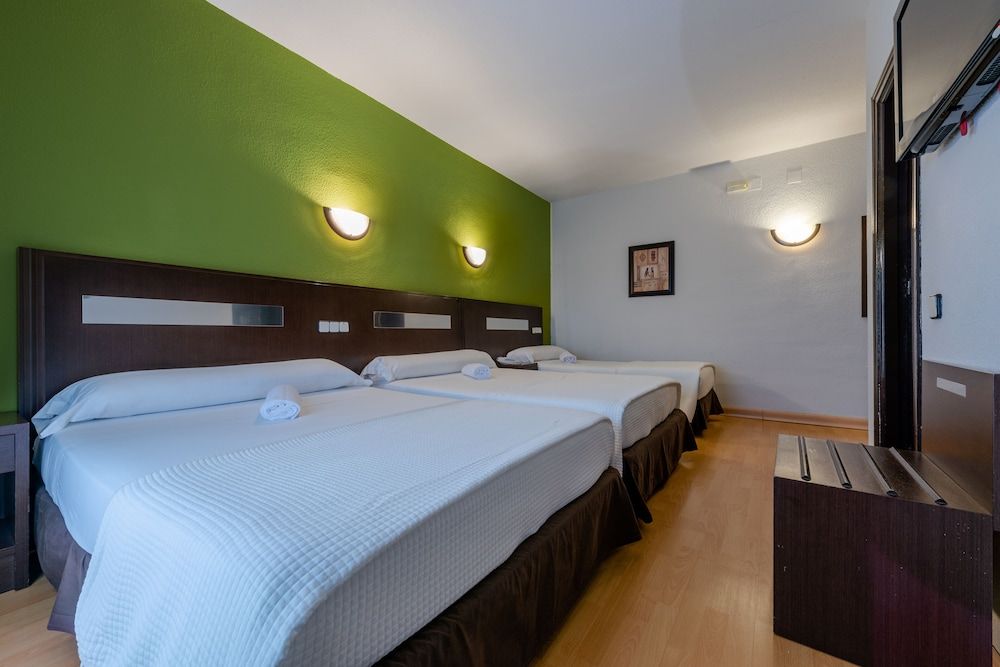 Hotel Las Estrellas Quadruple Room