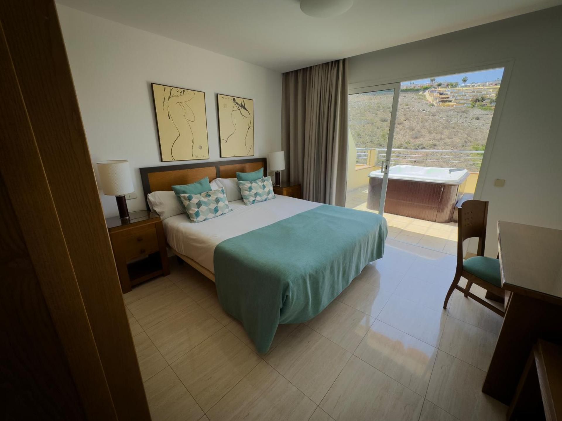  Two Bedroom Apartment with Jacuzzi
