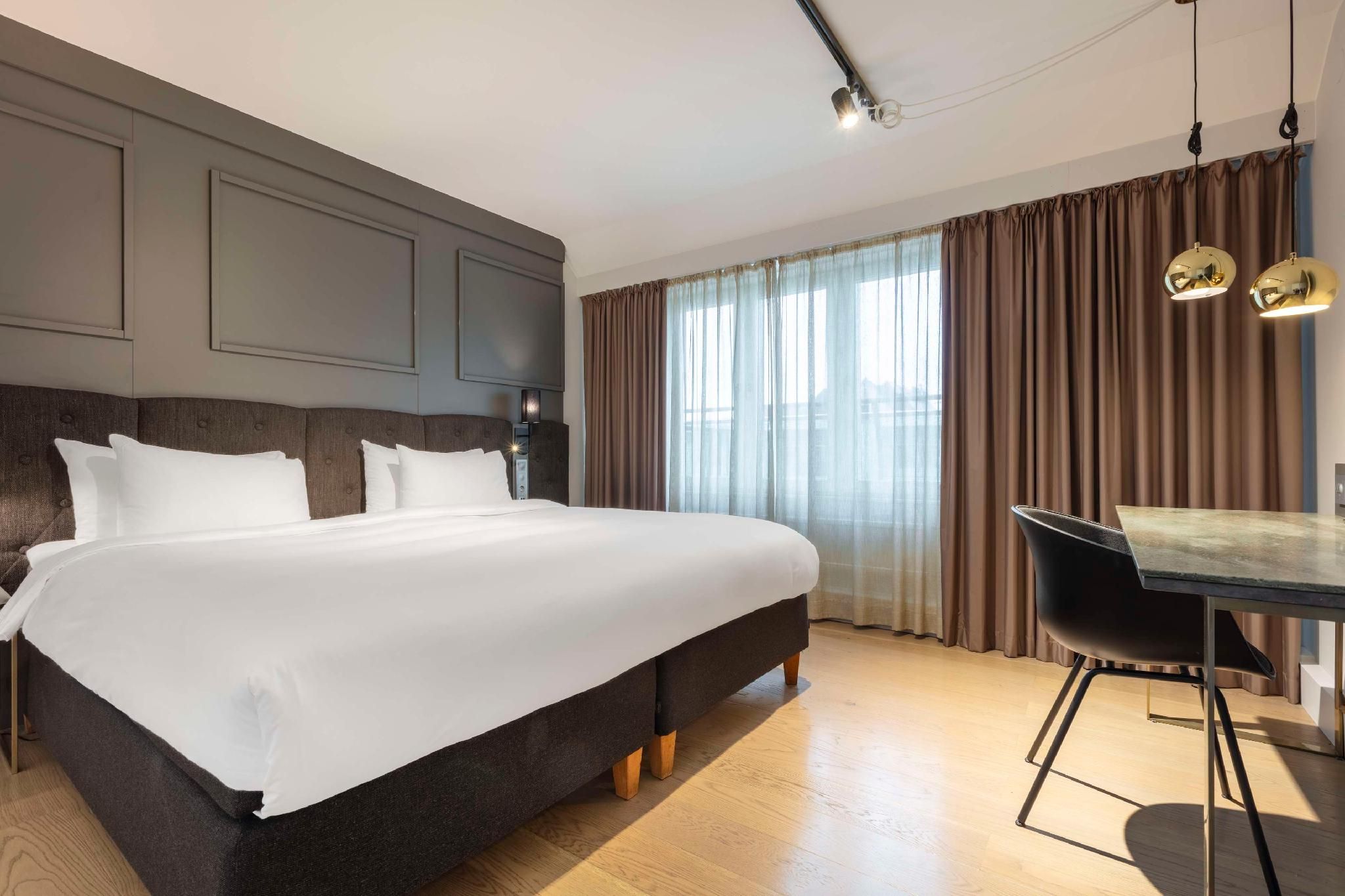 Suite - Two Bedrooms - Balcony