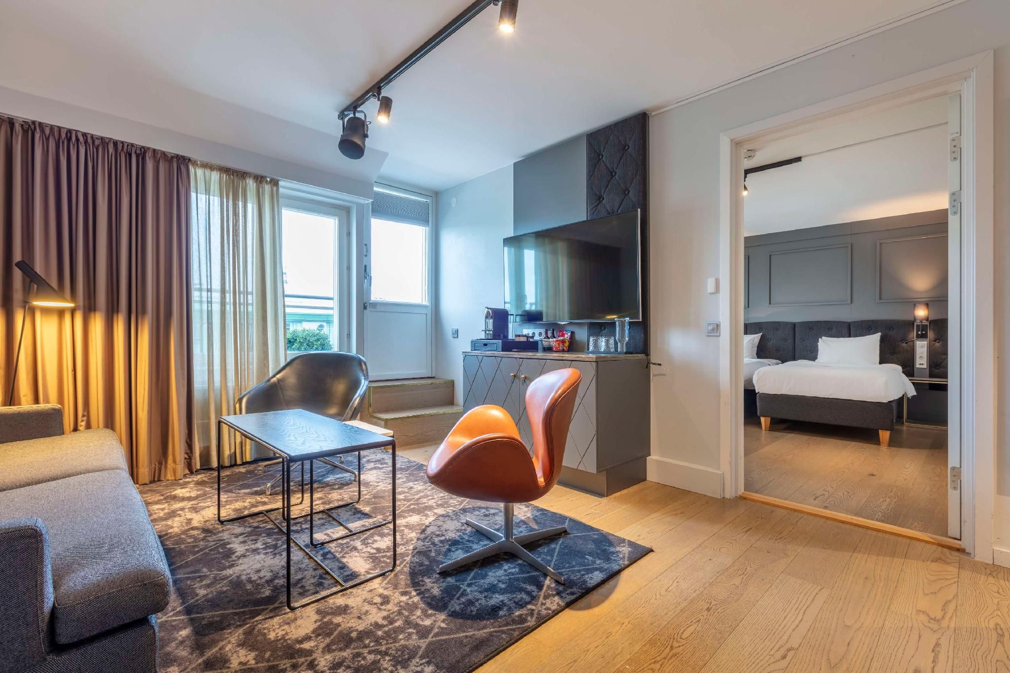 Suite - Two Bedrooms - Balcony