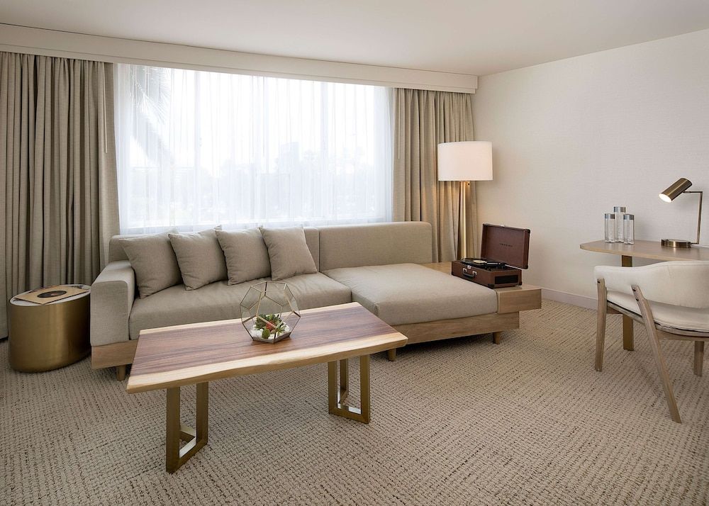 Junior Suite, 1 King Bed