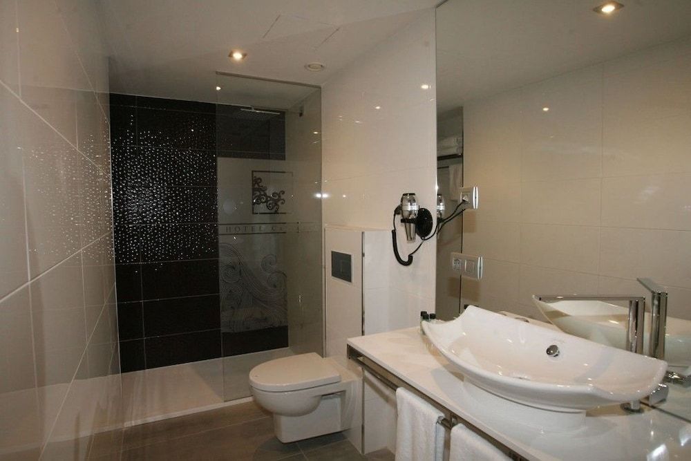 Hotel Cardenal Deluxe Double or Twin Room, River View 4