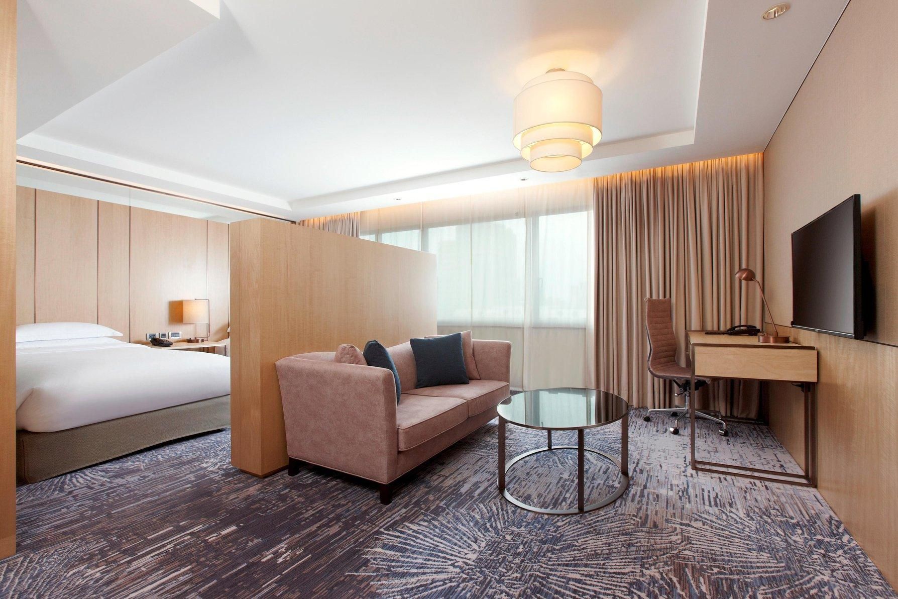 Executive Director Twin, Executive lounge access, Twin