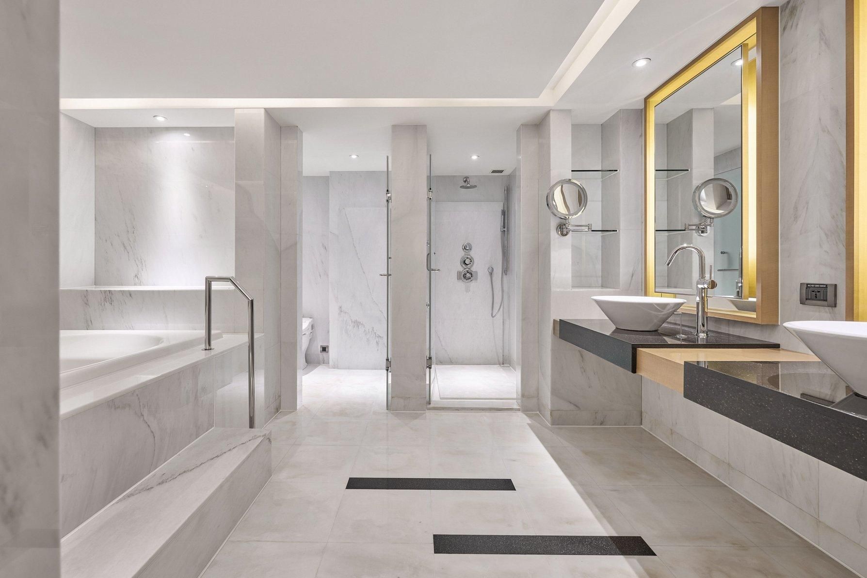 Sheraton Suite, Executive lounge access, 1 King, High floor