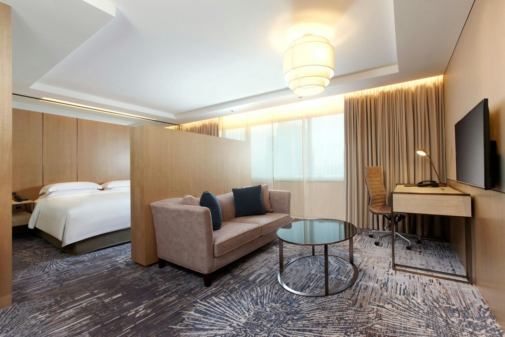 Executive Director King, Executive lounge access, Larger Guest room, 1 King, High floor