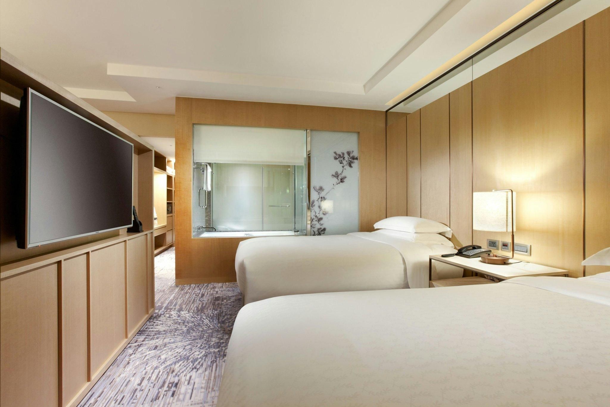 Executive Director Twin, Executive lounge access, Twin