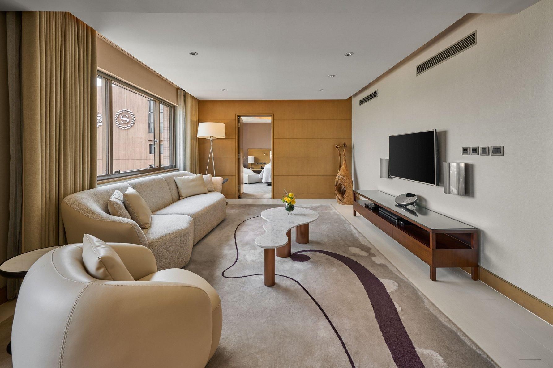 Sheraton Suite, Executive lounge access, 1 King, High floor