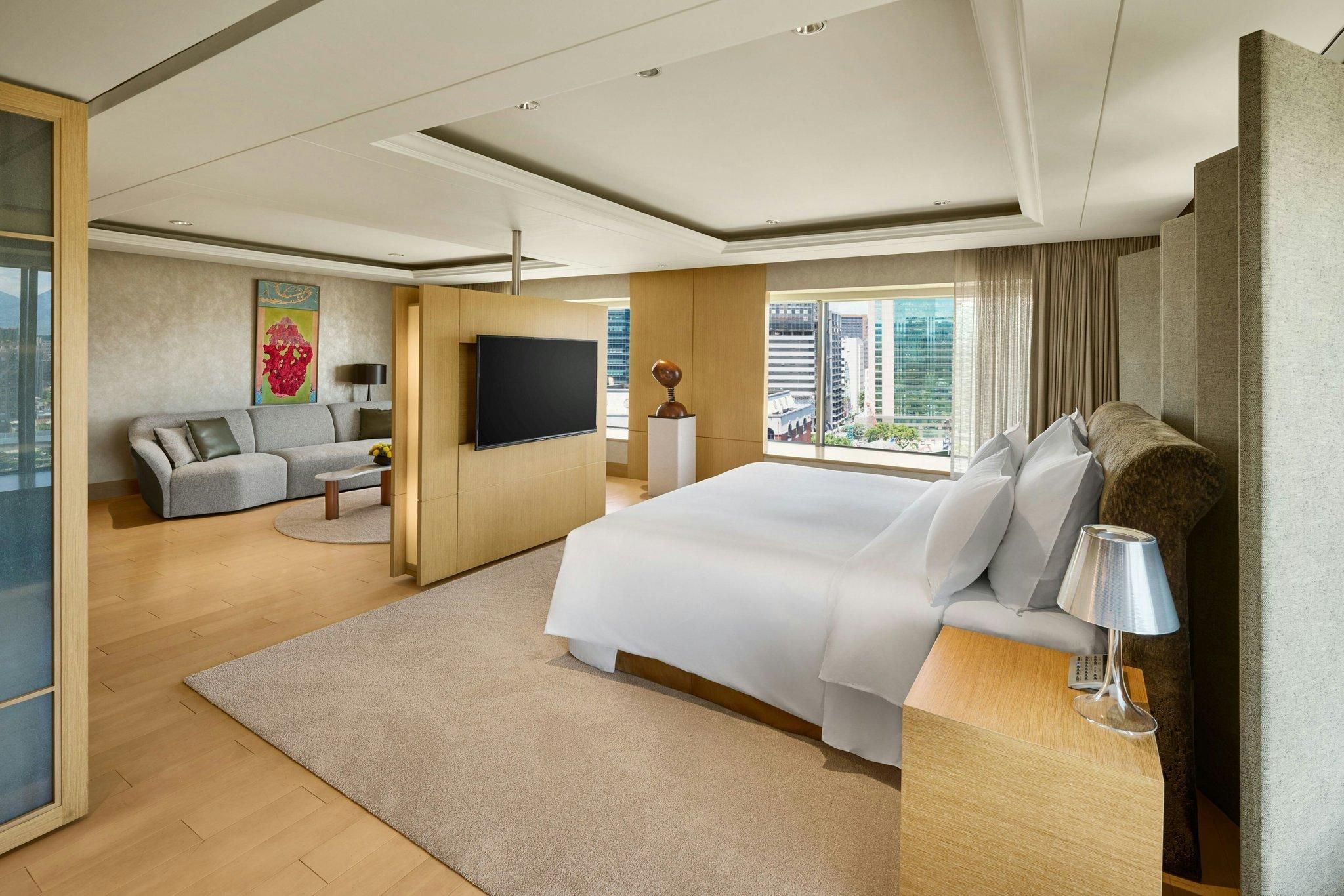 Presidential Suite, Executive lounge access, City view