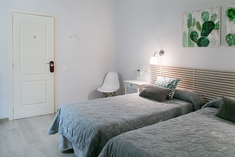 Blanc Guesthouse Double Room, Shared Bathroom (Interior - 2 Beds)