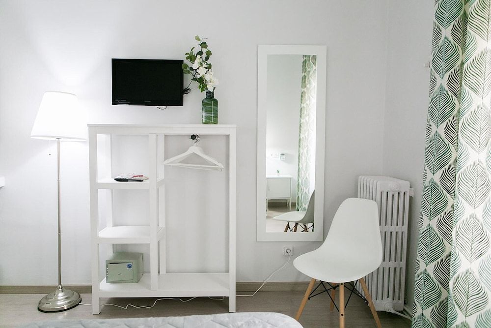 Blanc Guesthouse Twin Room, Shared Bathroom (Exterior) 5