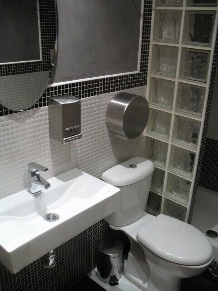 undefined Hostal Noviciado 3