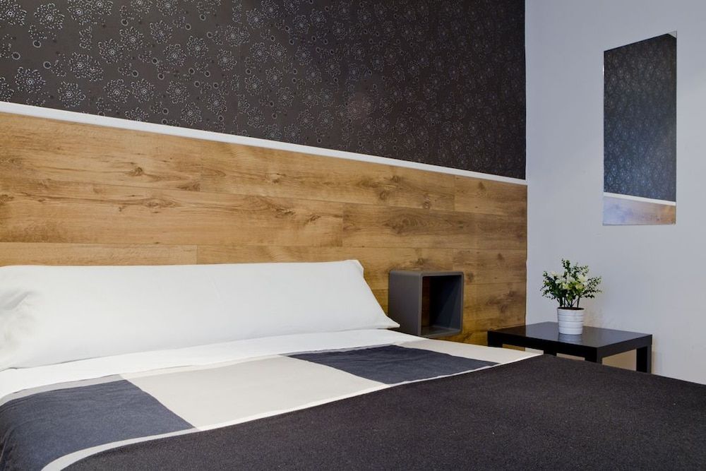 undefined Hostal Noviciado 2