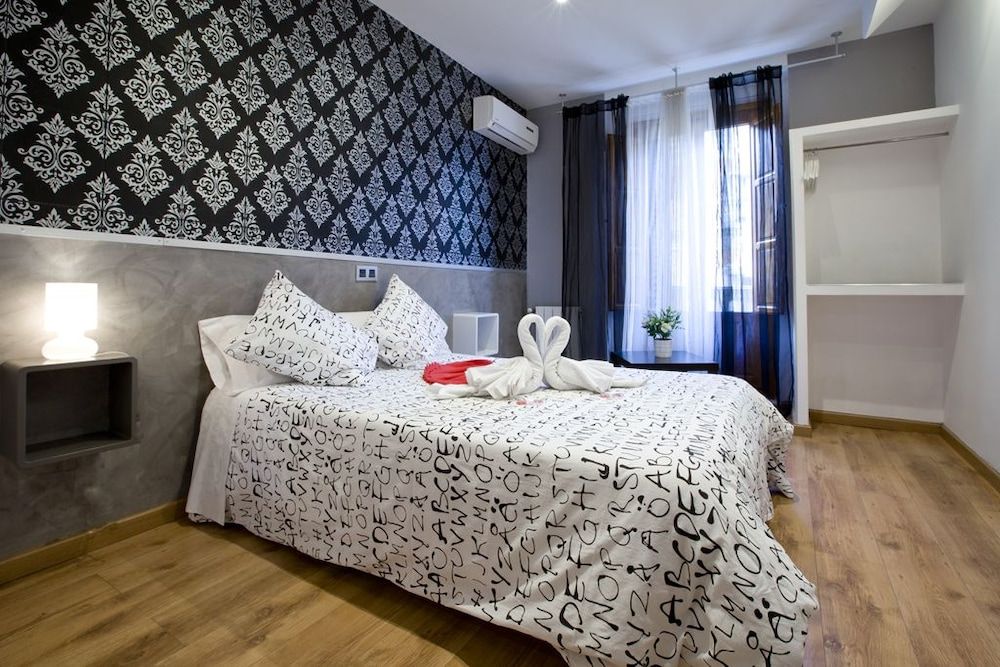 undefined Hostal Noviciado 5