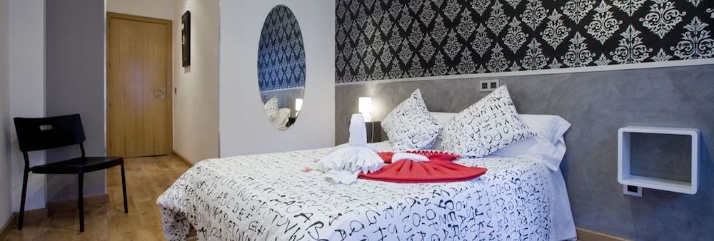 undefined Hostal Noviciado 6