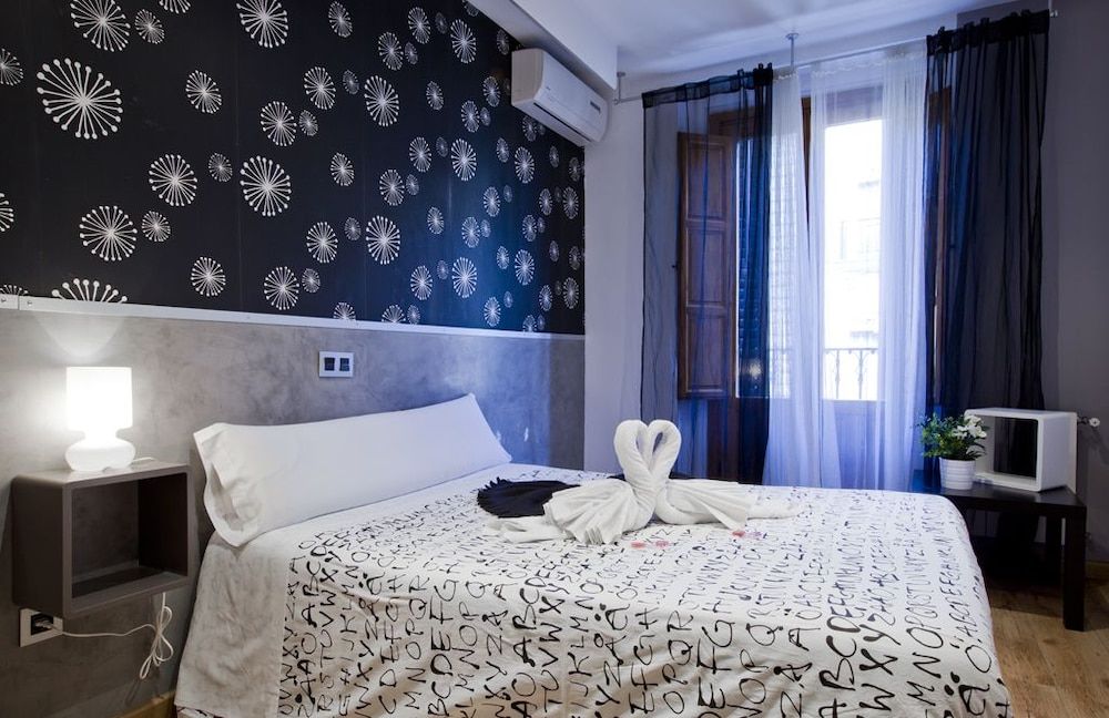 undefined Hostal Noviciado 8