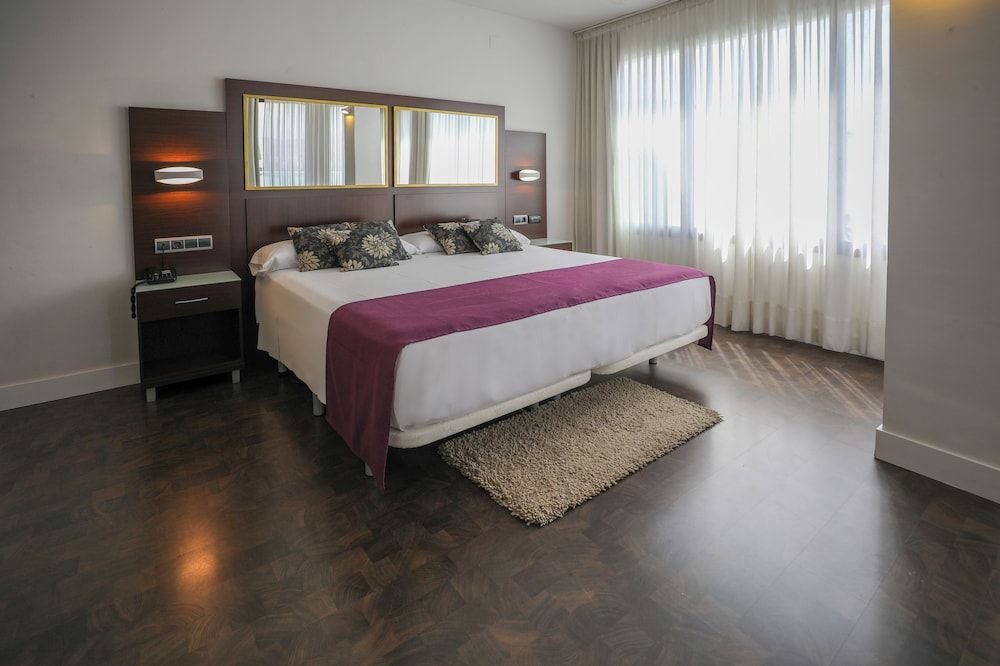 Hotel YIT Conquista de Granada Superior Double Room, Hot Tub 5