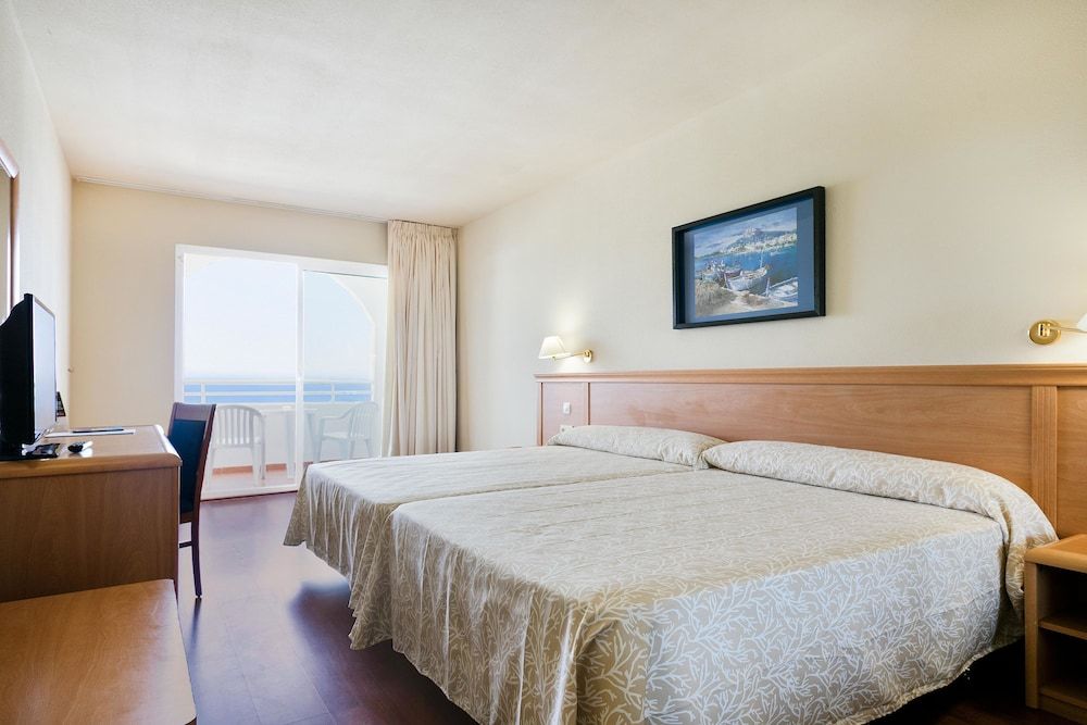 Standard Room, Sea View (2 adults + 2 children)