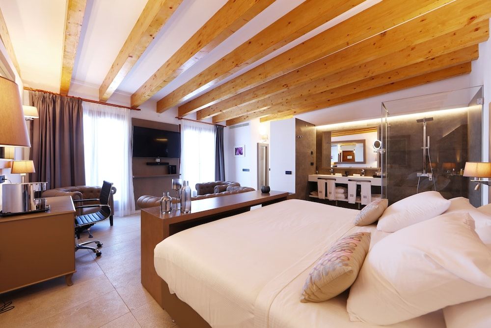 Suite (Sky, 2 people)