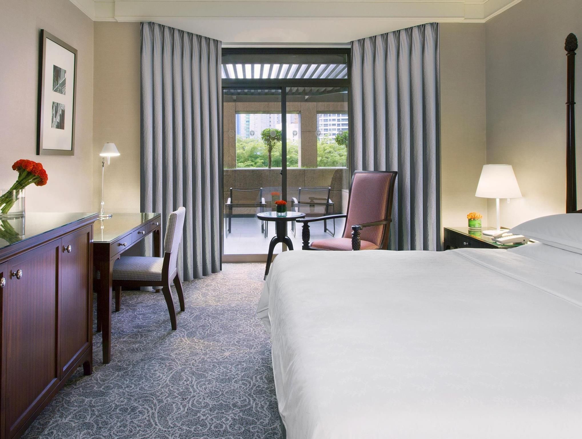 Terrace Room, Club lounge access, Larger Guest room, 1 King, Terrace