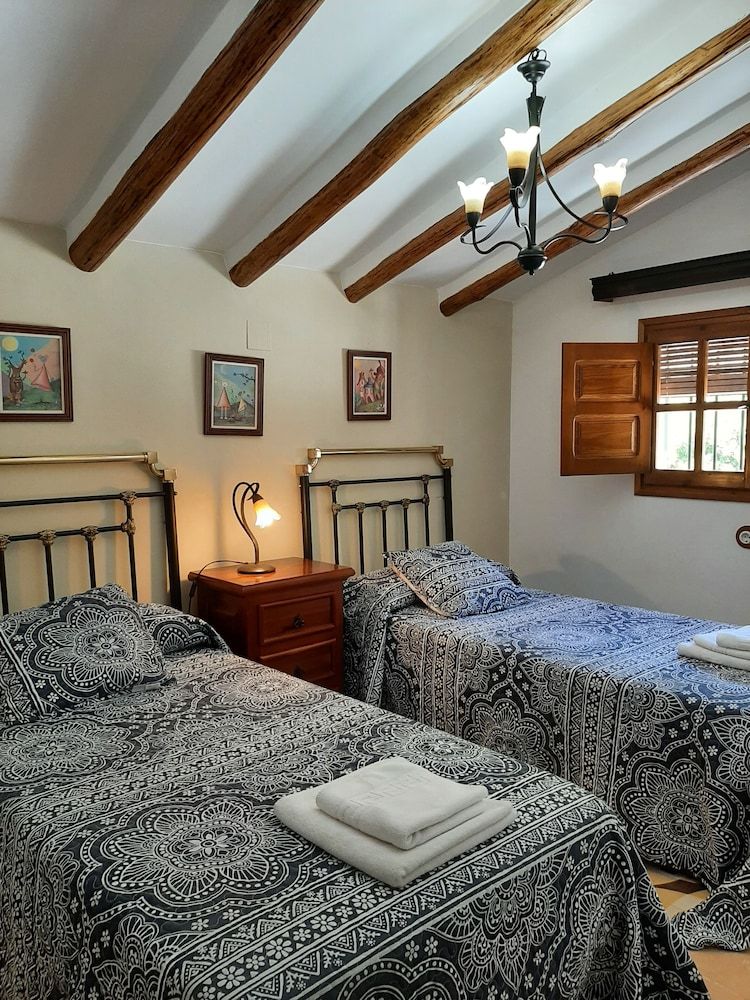 Family House, 2 Bedrooms, Pool View, Mountainside (La Buhardilla)